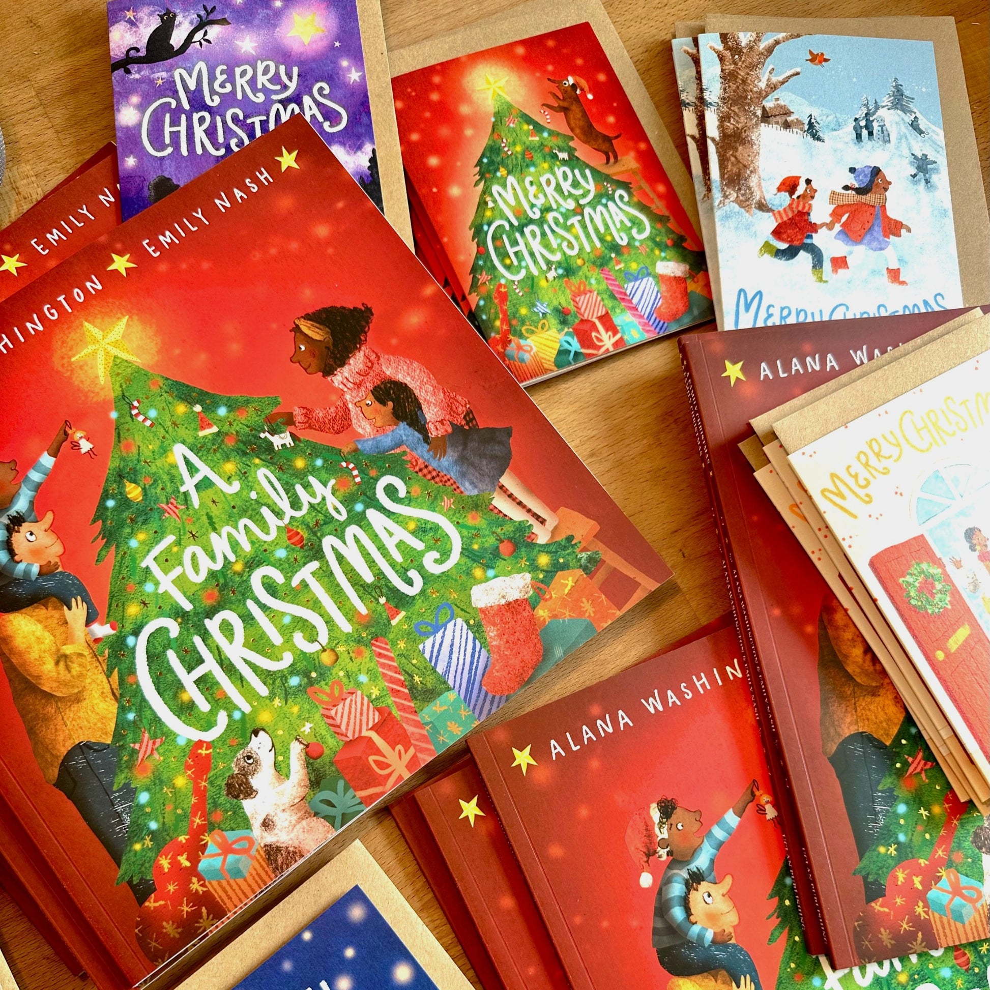 'A Family Christmas' Multipack of 6 Greetings Cards image 4
